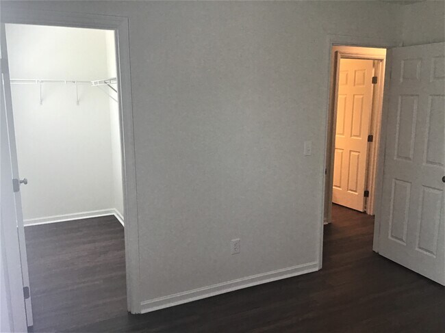 Building Photo - 3096 Stony Hollow Ct