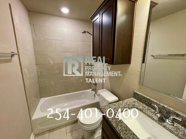 Building Photo - DEAL ALERT!!! 3 Bedroom, 2 Bathroom Home f...