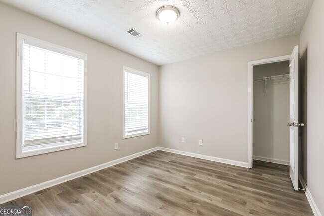 Building Photo - 7600 Crestwicke Crossing Dr