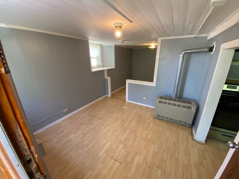 Building Photo - 454 Colchester Ave