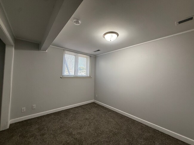 Building Photo - $3,200 | 5 Bedroom, 3 Bathroom House | No Pets | Available for Immediate Move In!