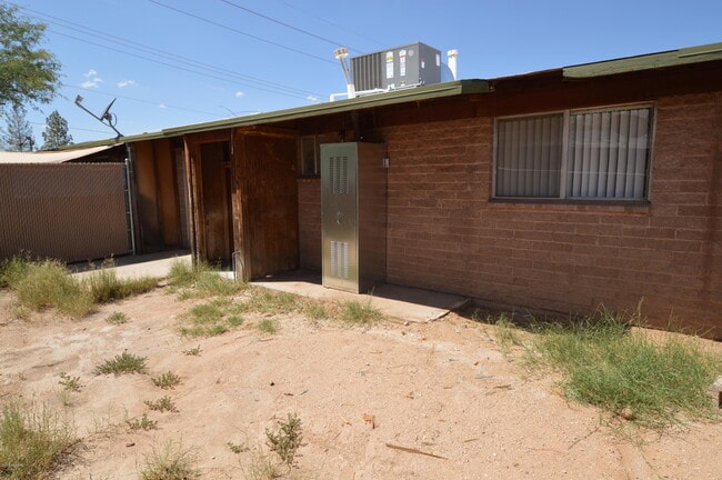 Building Photo - 1809 S Van Buren Ave