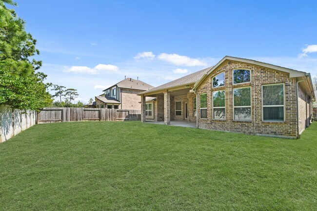 Building Photo - 9339 Fairfield Oaks Ln