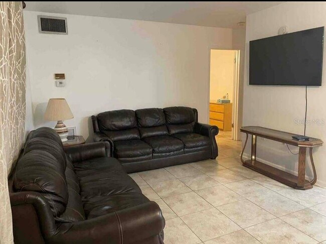 Building Photo - 612 E Morgan St