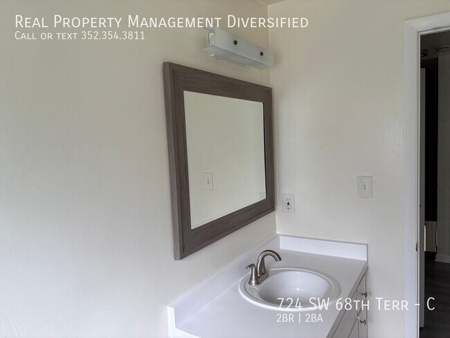 Building Photo - 724 SW 68th Terrace