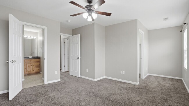 Building Photo - 4 Bedroom Townhome in Daybreak!!