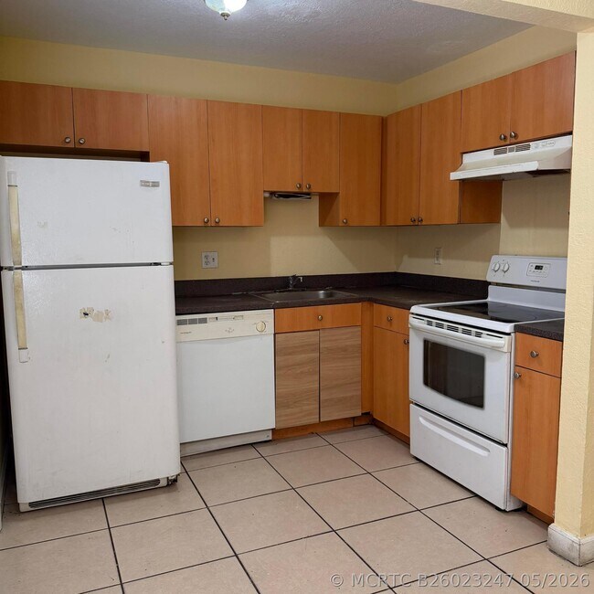 Building Photo - 4700 NW 9th Ct