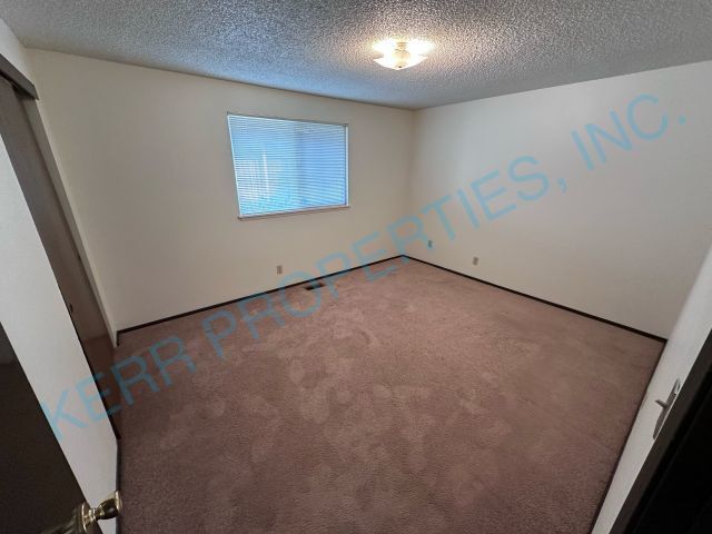 Building Photo - FREE RENT! Charming 2-Bedroom Multiplex in...