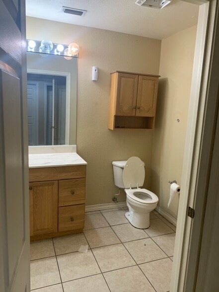 Building Photo - 917 N Hancock Ave