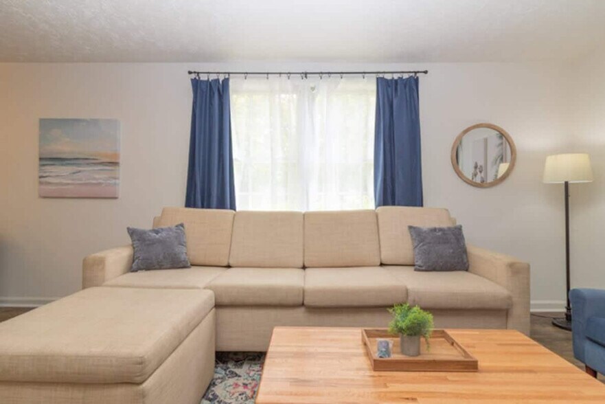 Building Photo - 3912 Crestview Dr