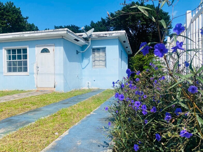 Building Photo - 1245 NW 26th St