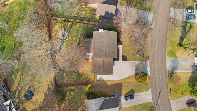 Building Photo - *RESERVED - Contact Us to Submit A Backup App!* Fully Renovated 4BR/2.5BA Gem in Sought-After Ben...