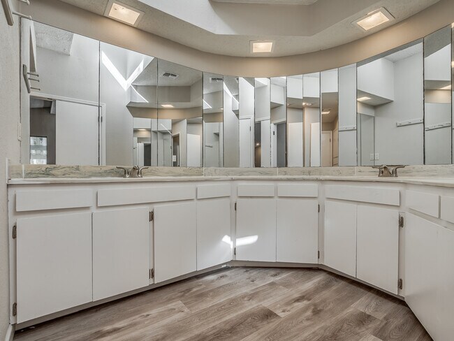 Building Photo - 6409 Miles Ln