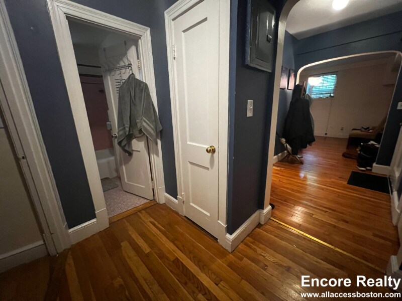 Building Photo - 1555 Beacon St