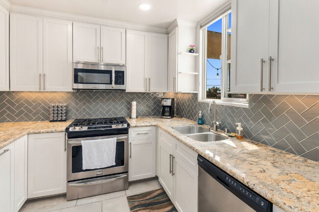 Building Photo - Your Furnished Coastal Escape Awaits!