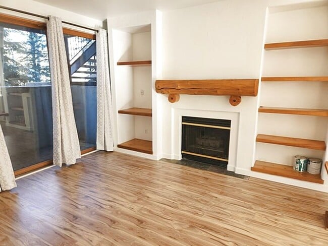 Building Photo - Recently Remodeled Pinebrook Condo with 1 ...