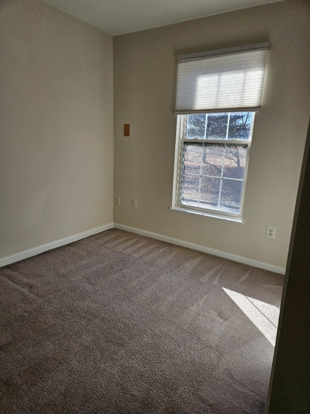 Building Photo - 9365 Ridings Way