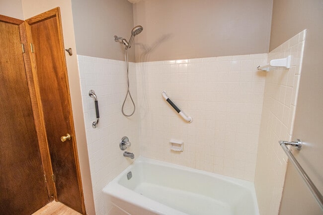 Building Photo - 1055 S Imperial Dr