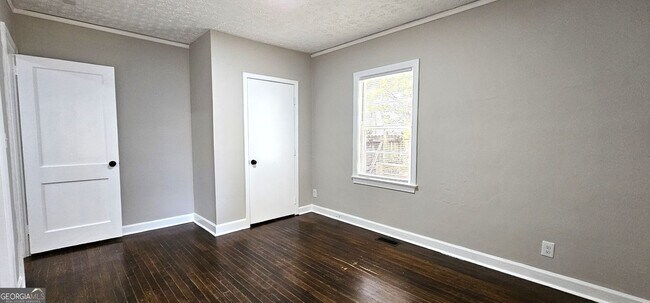 Building Photo - 1752 Parkhill Dr