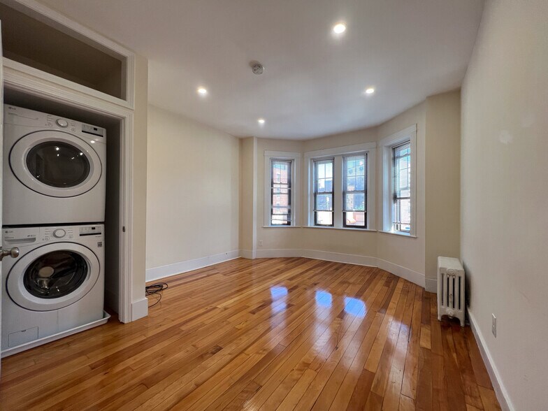 Primary Photo - 211 Harvard Ave