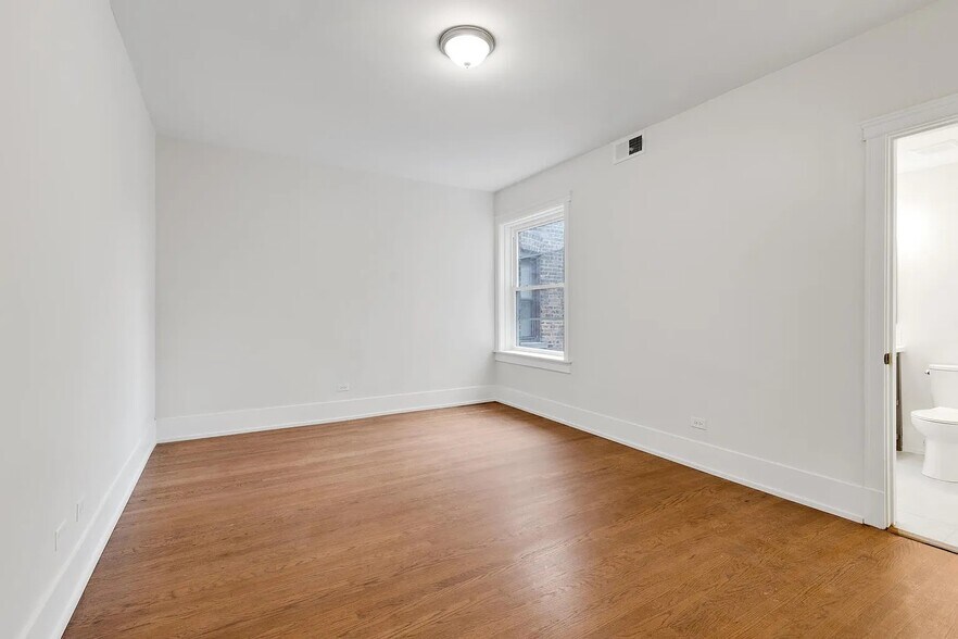 Building Photo - 6041 S Saint Lawrence Ave