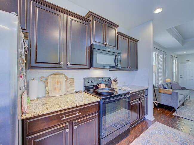 Building Photo - 9928 Aly May Dr