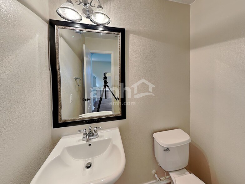 Building Photo - 3215 Sunbird Bay