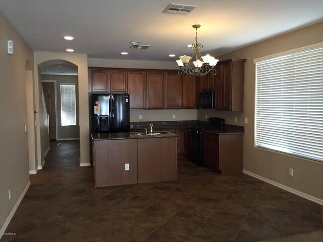 Building Photo - 14558 W Port Royale Ln