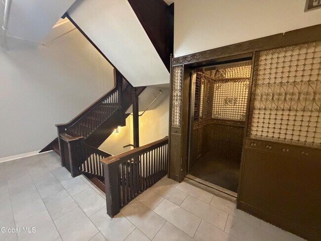 Building Photo - 5 Broadway