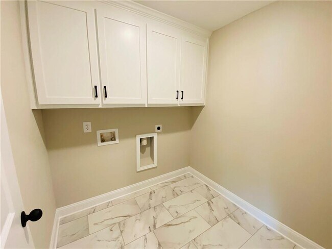 Building Photo - 6960 Diana Cir