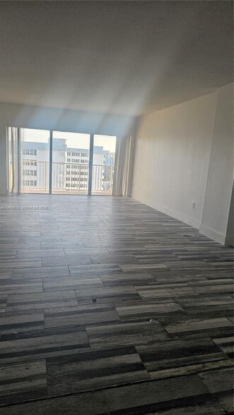 Building Photo - 1980 S Ocean Dr