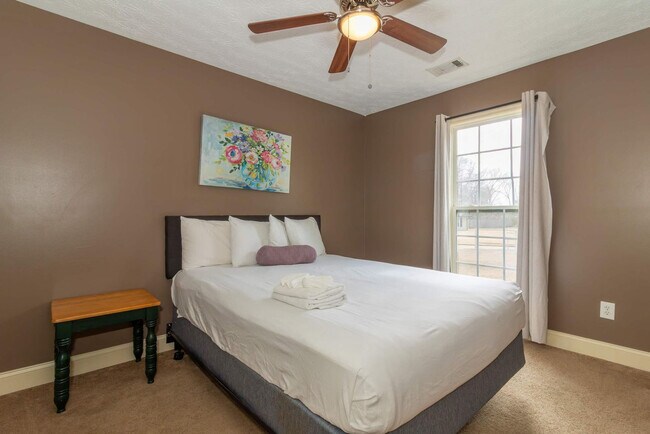 Building Photo - 4235 King Arthur Pl