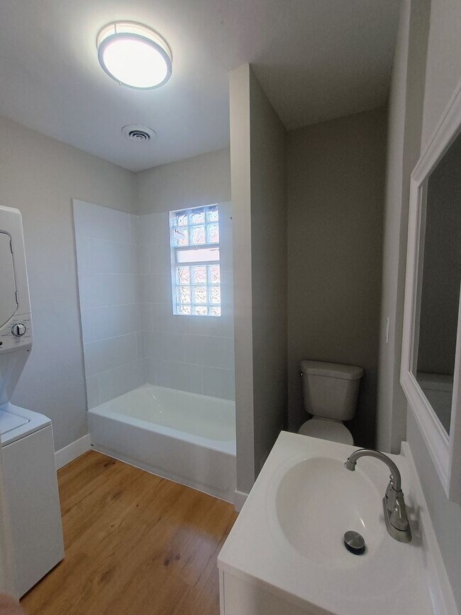 Building Photo - 1650 N Arlington Pl