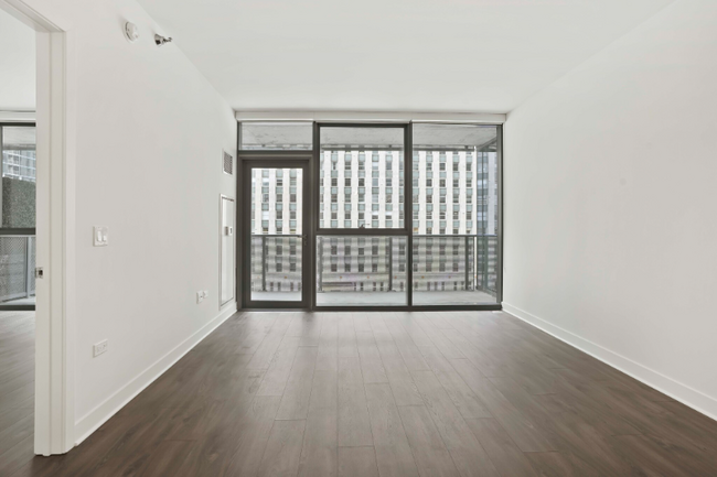 Building Photo - 421 W Hubbard St