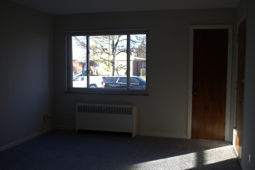 Building Photo - 5070 Anderson Pl