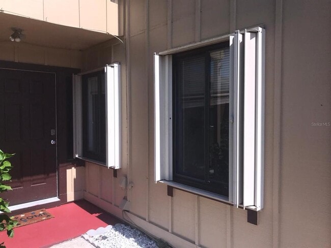 Building Photo - 112 Oakwood Village Cir