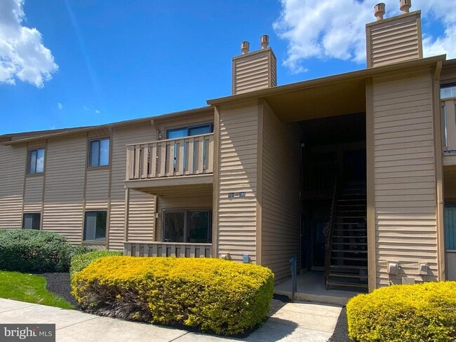 Building Photo - 705 Woodhollow Dr
