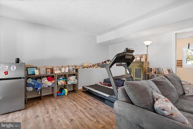 Building Photo - 1615 Spottsworth Way