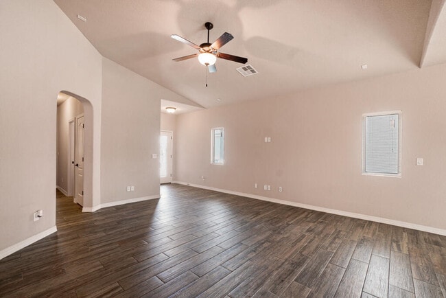 Building Photo - 852 Lemington St