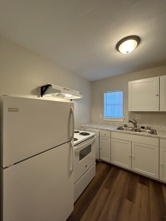 Building Photo - 3629 N MacGregor Way