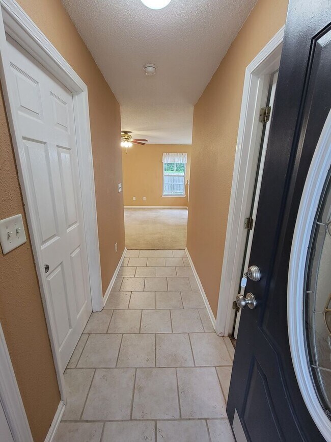 Building Photo - Single family home in The Highlands