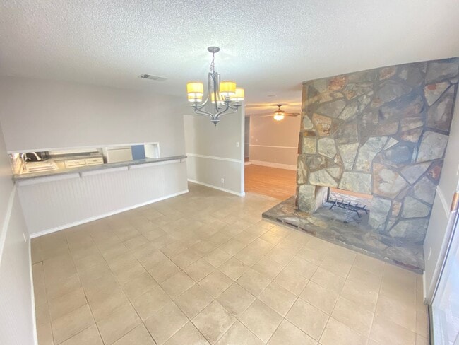 Building Photo - Charming 4 Bedroom, 3 Bath, Single-Story H...