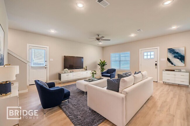 Building Photo - B2- Broadway Plan