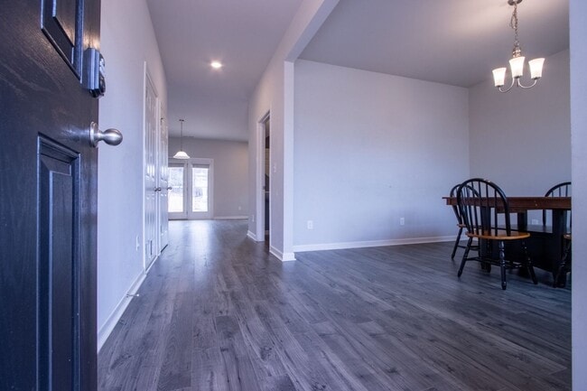 Building Photo - 325 Park W Blvd