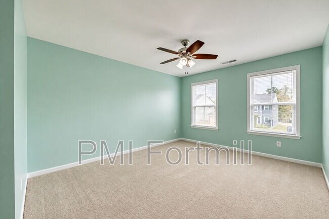 Building Photo - 1080 Crescent Moon Dr