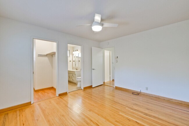 Building Photo - Hardwood Floors- Top Moreland SCH- SM Dogs Welcome- Close to Apple