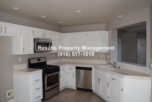 Building Photo - Gated East Roseville 3 Bed 2 Bath Home