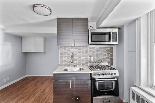 Building Photo - 151 School St