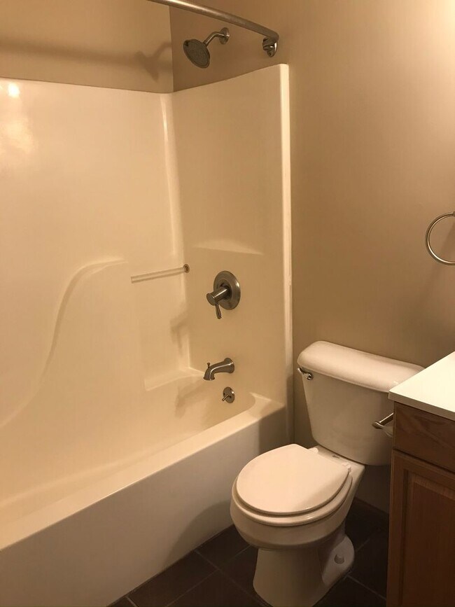 Building Photo - 4 Bedroom, 3 Bathroom House with Attached Double Car Garage