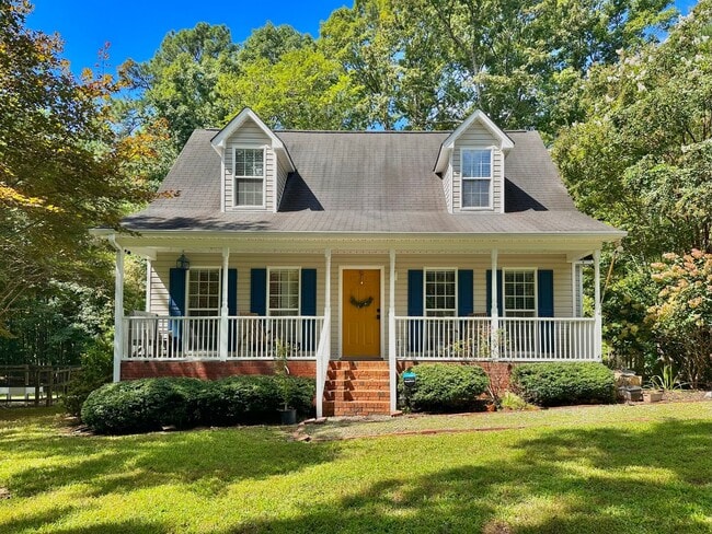Primary Photo - Charming Country Cottage Only 23 Mins from...